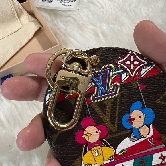 Louis VUITTON M69984 Vivienne Monogram Porte Cles-Illustre Bag Charm Key Holder - Picture 13 of 16